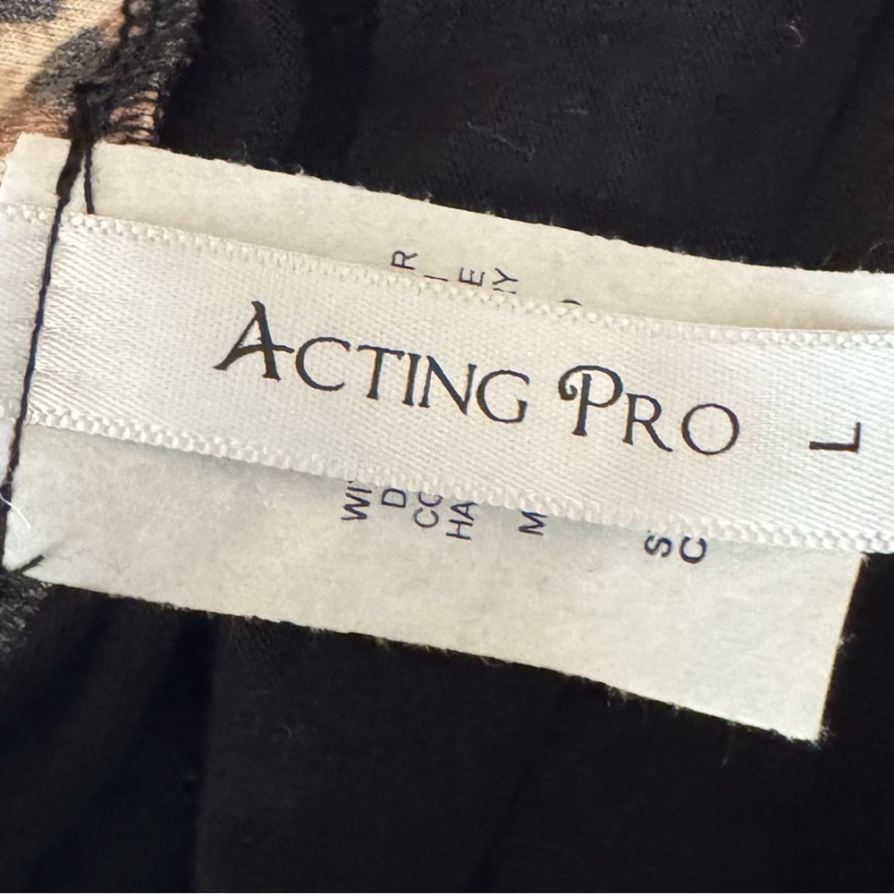 Acting Pro Womans Large Black Shirt with short Leopard Print Sleeves. NWOT.soft - Picture 4 of 5